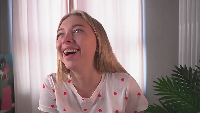 Snapshot of christie_luv chatting on 10-03-25, 07:05 christie luv online show from 10-03-25, 07:05