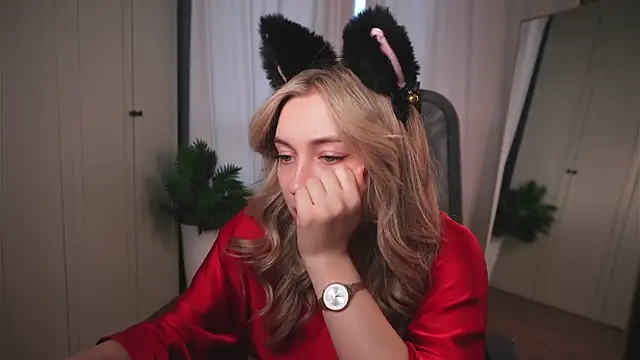 Snapshot of christie_luv chatting on 11-04-25, 01:32 christie luv online show from 11-04-25, 01:32