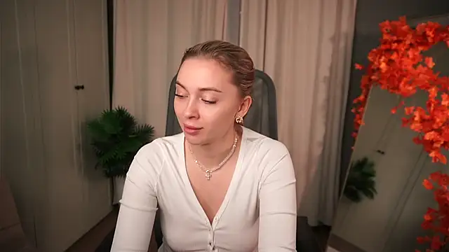 Snapshot of christie_luv chatting on 11-14-25, 02:27 christie luv online show from 11-14-25, 02:27