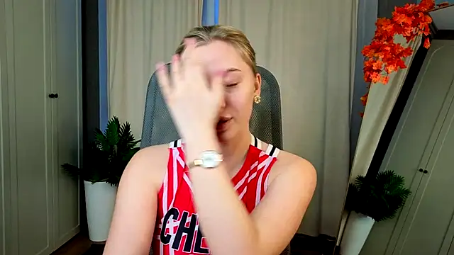 Snapshot of christie_luv chatting on 11-22-25, 01:43 christie luv online show from 11-22-25, 01:43