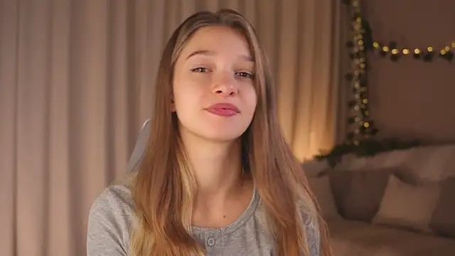 UdelaHathorne online show from 10-11-25, 03:54