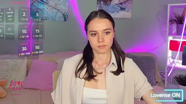 Snapshot of EmelyMason chatting on 05-19-26, 07:37 EmelyMason online show from 05-19-26, 07:37