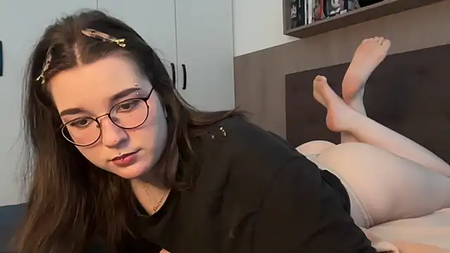 BeeBlossom online show from 03-21-25, 03:24