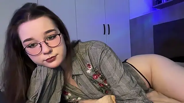 BeeBlossom online show from 03-22-25, 03:53