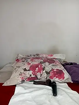 Missvixen81 online show from 03-26-26, 05:02