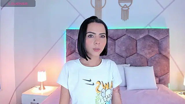 Snapshot of aurora_collinss_ chatting on 12-15-25, 12:20 aurora collinss online show from 12-15-25, 12:20