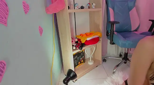 Snapshot of Olivia_pretty_ chatting on 03-15-25, 07:59 Olivia pretty online show from 03-15-25, 07:59