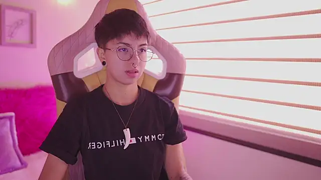 tommy blue online show from 04-22-26, 01:01