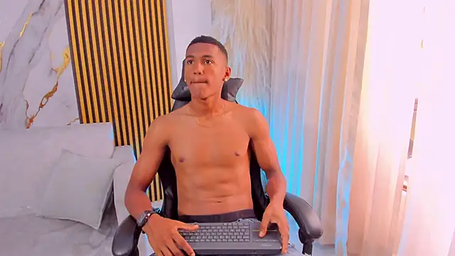 Snapshot of LexiAndDeker chatting on 10-06-25, 05:43 LexiAndDeker online show from 10-06-25, 05:43