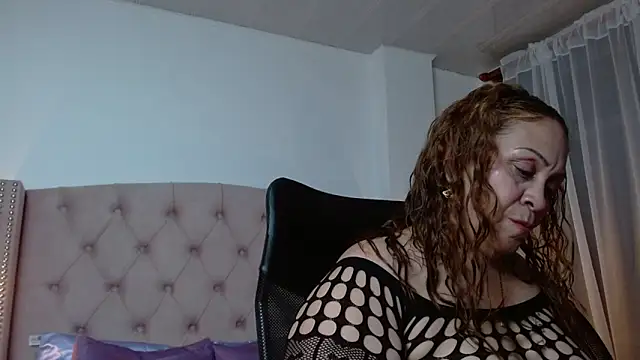 Snapshot of scarlettbooty chatting on 03-05-25, 03:18 scarlettbooty online show from 03-05-25, 03:18