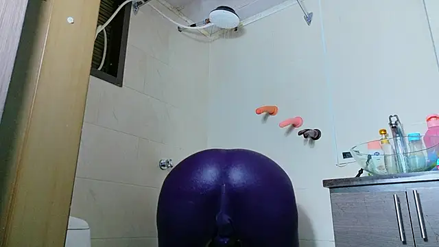 Snapshot of scarlettbooty chatting on 09-24-25, 02:15 scarlettbooty online show from 09-24-25, 02:15