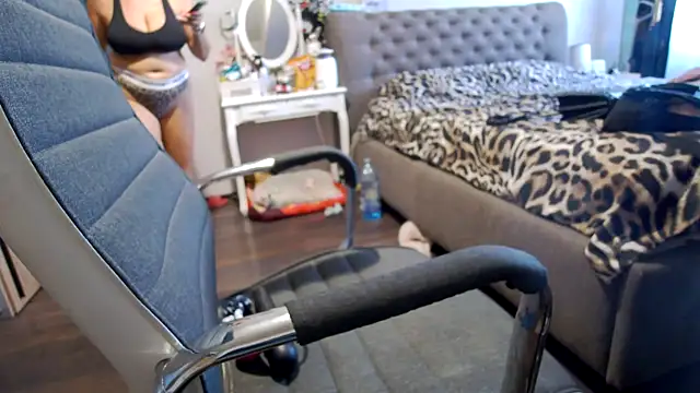 Snapshot of Jennifer24___ chatting on 09-15-25, 09:42 Jennifer24 online show from 09-15-25, 09:42