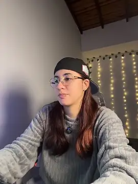 Snapshot of Camil_Lee chatting on 10-28-25, 02:37 Camil Lee online show from 10-28-25, 02:37