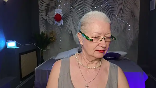 Maya Mayflower online show from 03-13-25, 06:16