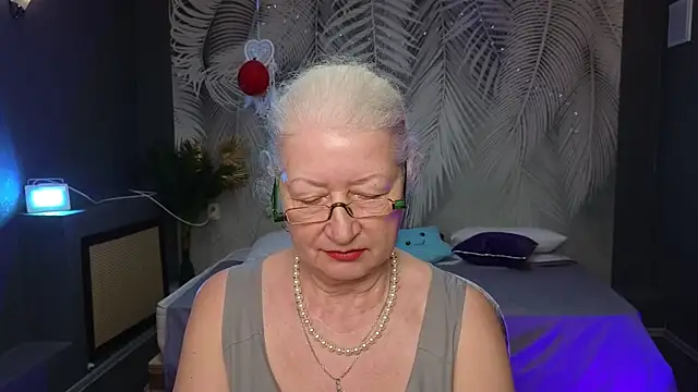 Maya Mayflower online show from 03-13-25, 09:43