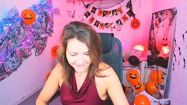 NicoleHitman online show from 10-24-25, 05:26