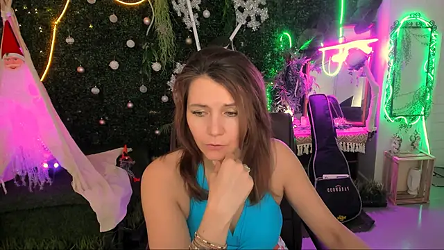 NicoleHitman online show from 12-21-25, 09:16