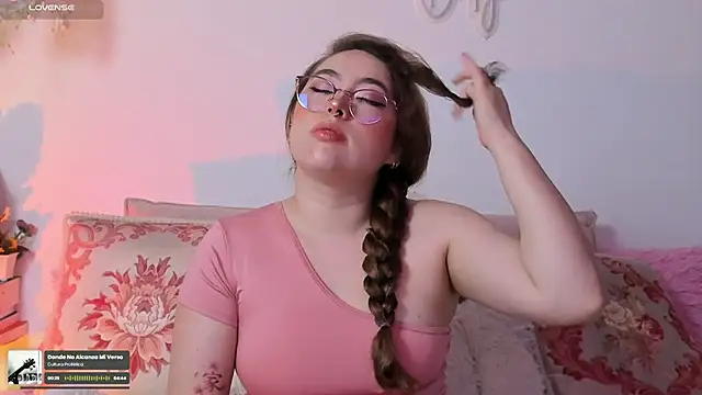 Snapshot of julieta_cooper20 chatting on 11-12-25, 03:40 julieta cooper20 online show from 11-12-25, 03:40