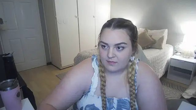 Snapshot of Neytjie chatting on 11-17-25, 06:14 Neytjie online show from 11-17-25, 06:14