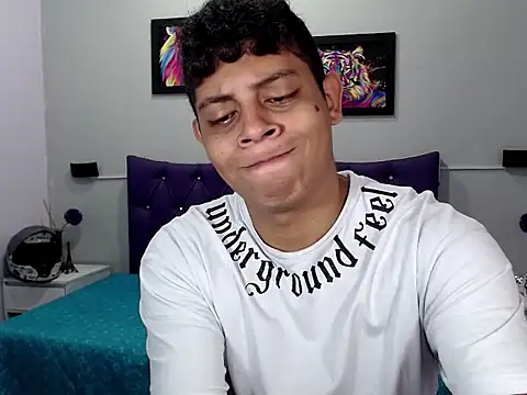 Alejandroo 22 online show from 09-19-25, 01:45