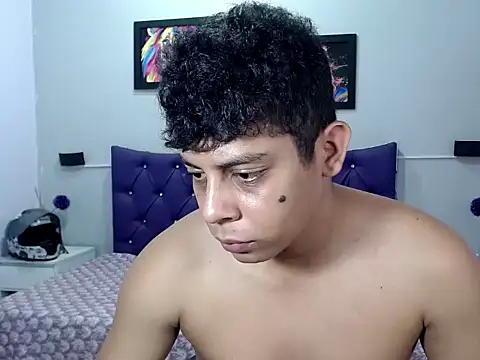 Alejandroo 22 online show from 09-26-25, 03:49