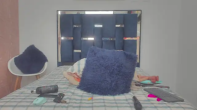 Snapshot of Aleska128 chatting on 03-05-25, 09:05 Aleska128 online show from 03-05-25, 09:05