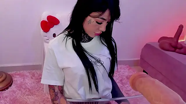 Snapshot of Dani_Valen chatting on 10-28-25, 10:01 Dani Valen online show from 10-28-25, 10:01