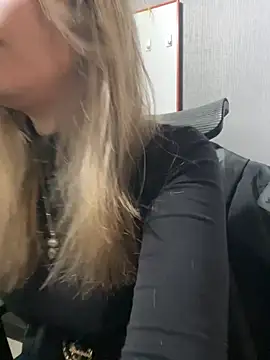 Isabella Varella online show from 01-14-26, 01:06