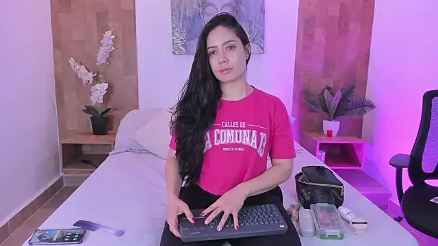 isabella winkler online show from 06-18-26, 11:03