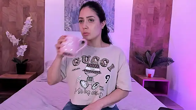 isabella winkler online show from 07-18-26, 12:20