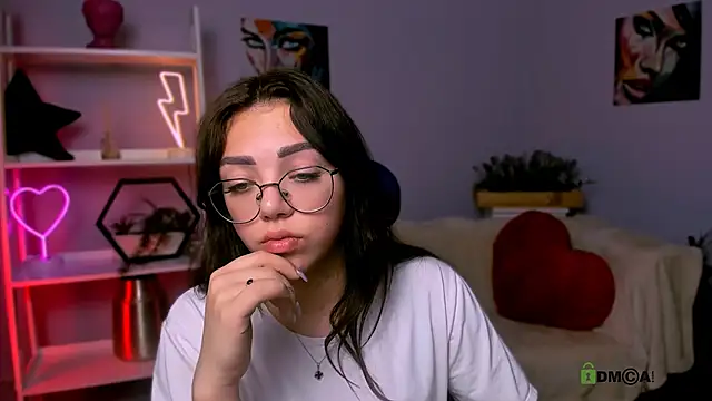 Snapshot of kiki_swan chatting on 03-10-25, 10:04 kiki swan online show from 03-10-25, 10:04