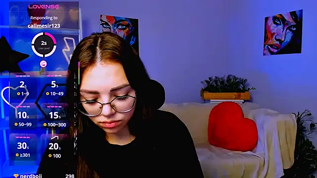 Snapshot of kiki_swan chatting on 03-17-25, 10:27 kiki swan online show from 03-17-25, 10:27