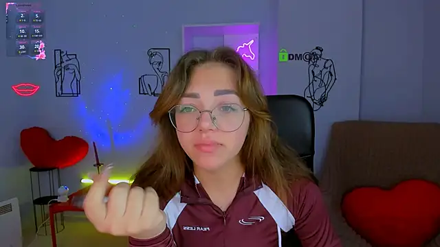 Snapshot of kiki_swan chatting on 10-16-25, 05:41 kiki swan online show from 10-16-25, 05:41