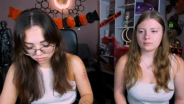 Snapshot of kiki_swan chatting on 10-23-25, 06:13 kiki swan online show from 10-23-25, 06:13