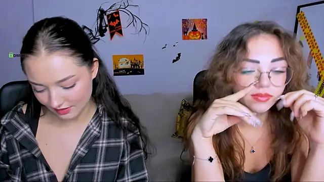 Snapshot of kiki_swan chatting on 10-27-25, 02:32 kiki swan online show from 10-27-25, 02:32