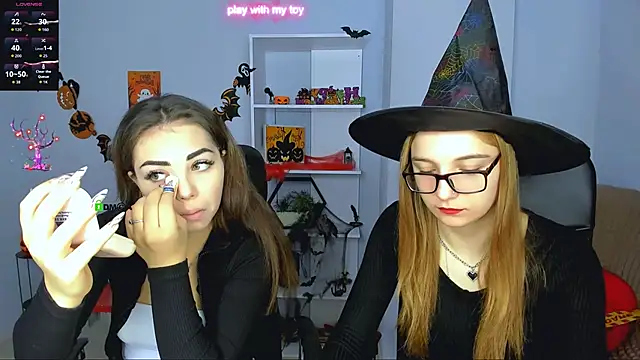 Snapshot of kiki_swan chatting on 10-31-25, 07:20 kiki swan online show from 10-31-25, 07:20