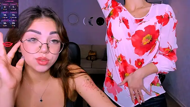 Snapshot of kiki_swan chatting on 11-12-25, 03:23 kiki swan online show from 11-12-25, 03:23