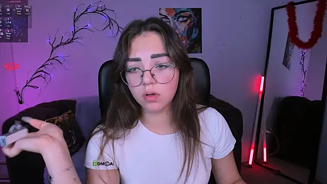 Snapshot of kiki_swan chatting on 11-17-25, 09:04 kiki swan online show from 11-17-25, 09:04