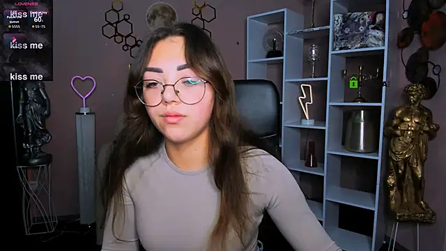 Snapshot of kiki_swan chatting on 11-21-25, 09:30 kiki swan online show from 11-21-25, 09:30