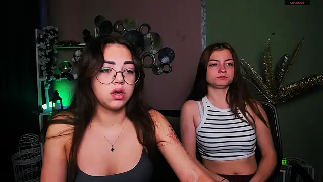 Snapshot of kiki_swan chatting on 11-26-25, 06:47 kiki swan online show from 11-26-25, 06:47