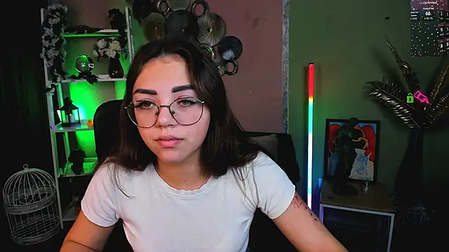 Snapshot of kiki_swan chatting on 12-03-25, 09:07 kiki swan online show from 12-03-25, 09:07