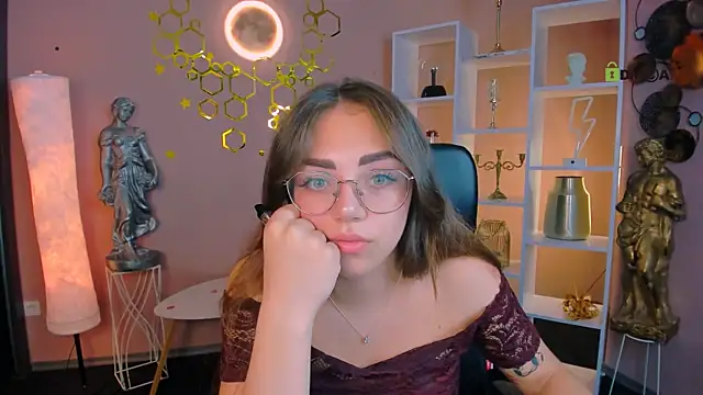 Snapshot of kiki_swan chatting on 07-02-26, 05:57 kiki swan online show from 07-02-26, 05:57