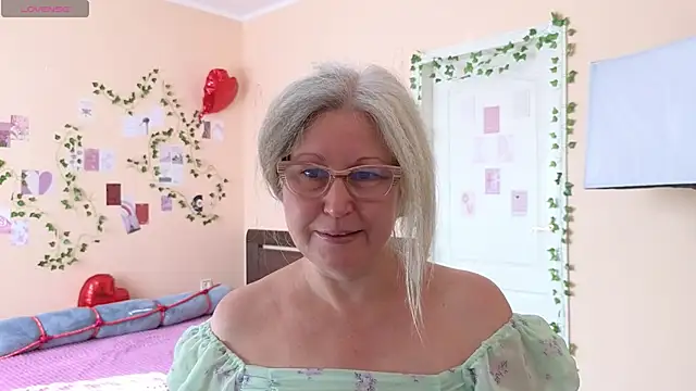 Wane Witch online show from 06-14-26, 04:58
