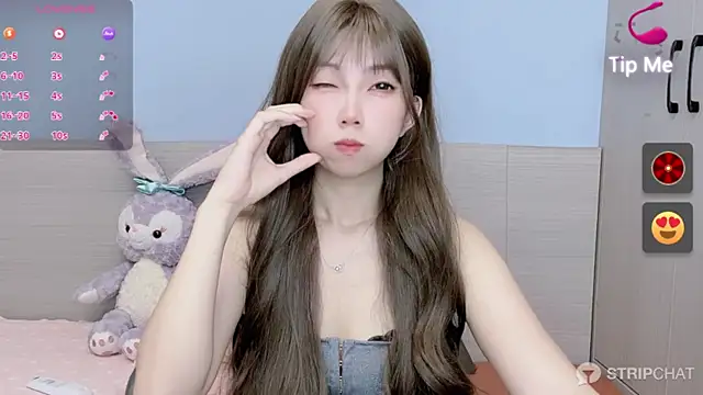 Snapshot of Evelyn-168 chatting on 11-16-25, 07:47 Evelyn-168 online show from 11-16-25, 07:47