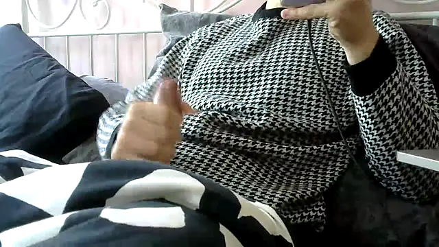 Italianmonsterd online show from 11-02-25, 08:39