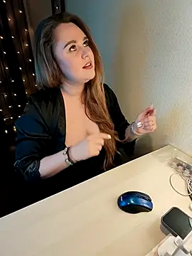 Juicy PeachLux online show from 12-04-25, 05:54