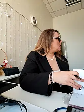 Juicy PeachLux online show from 03-26-26, 07:03