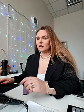 Juicy PeachLux online show from 04-18-26, 07:45