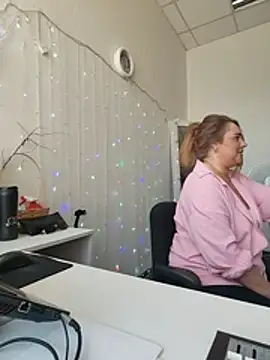 Juicy PeachLux online show from 05-29-26, 07:06