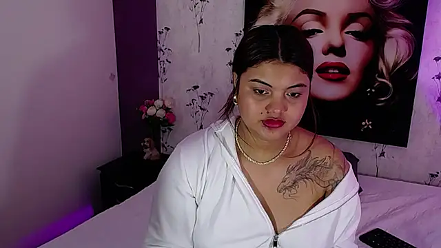 Scarlett  Johanson online show from 03-08-25, 03:24